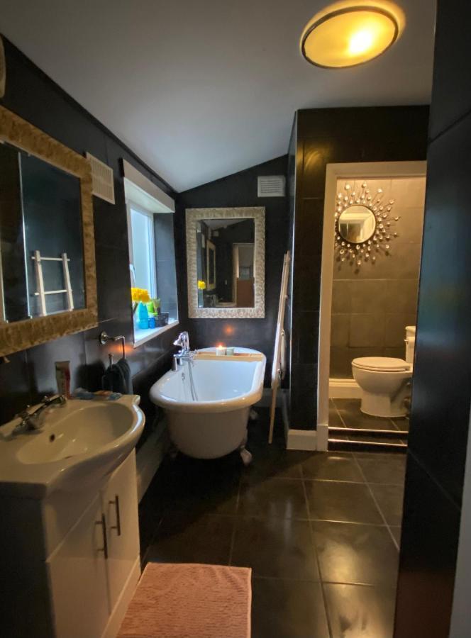 Medway Getaway - 3 Bed Home With Luxury Bathroom Chatham  Buitenkant foto
