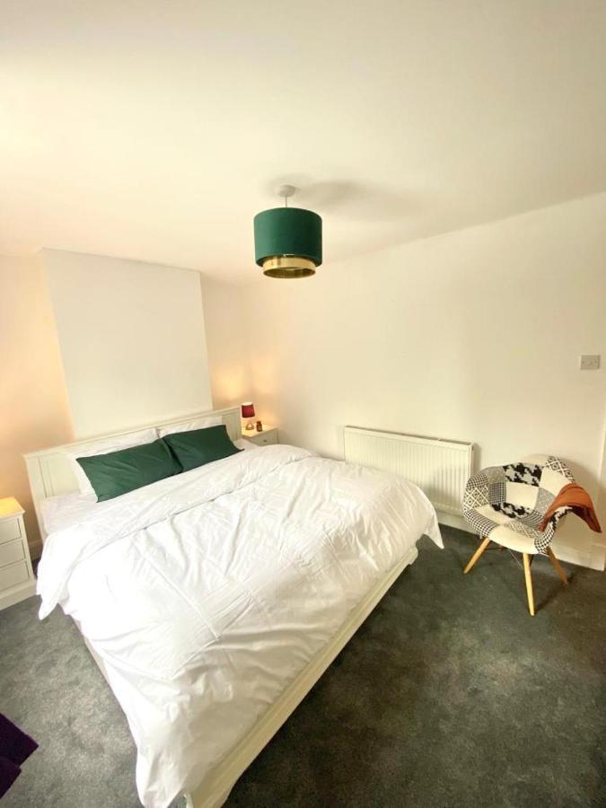Medway Getaway - 3 Bed Home With Luxury Bathroom Chatham  Buitenkant foto