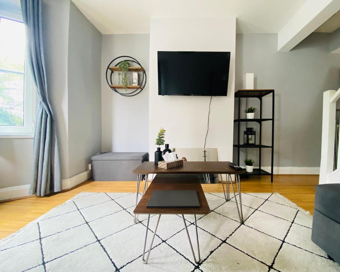 Medway Getaway - 3 Bed Home With Luxury Bathroom Chatham  Buitenkant foto