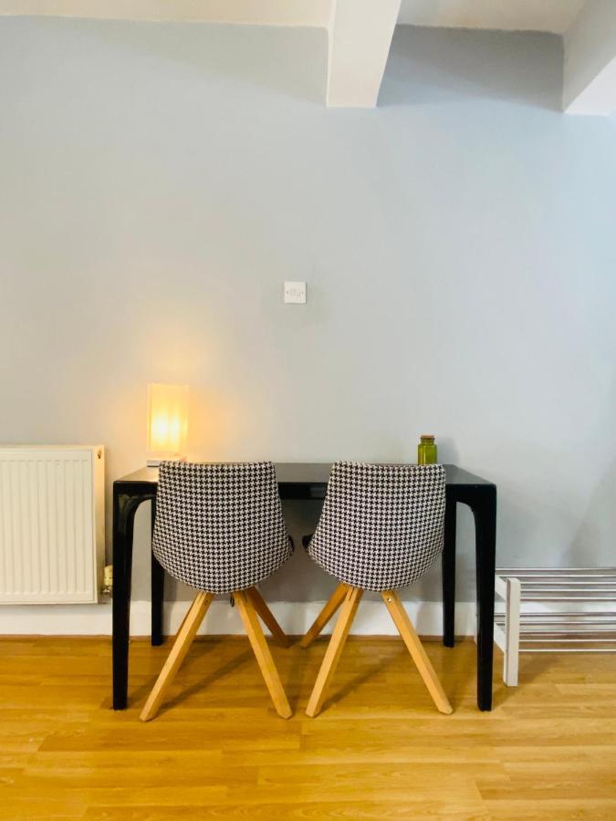 Medway Getaway - 3 Bed Home With Luxury Bathroom Chatham  Buitenkant foto