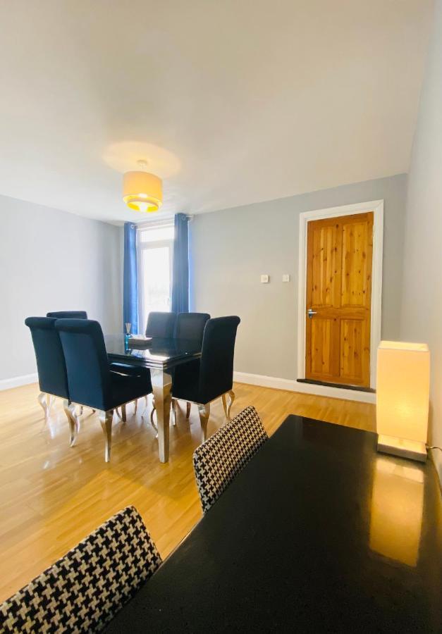 Medway Getaway - 3 Bed Home With Luxury Bathroom Chatham  Buitenkant foto