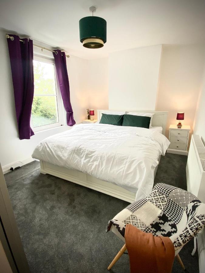 Medway Getaway - 3 Bed Home With Luxury Bathroom Chatham  Buitenkant foto
